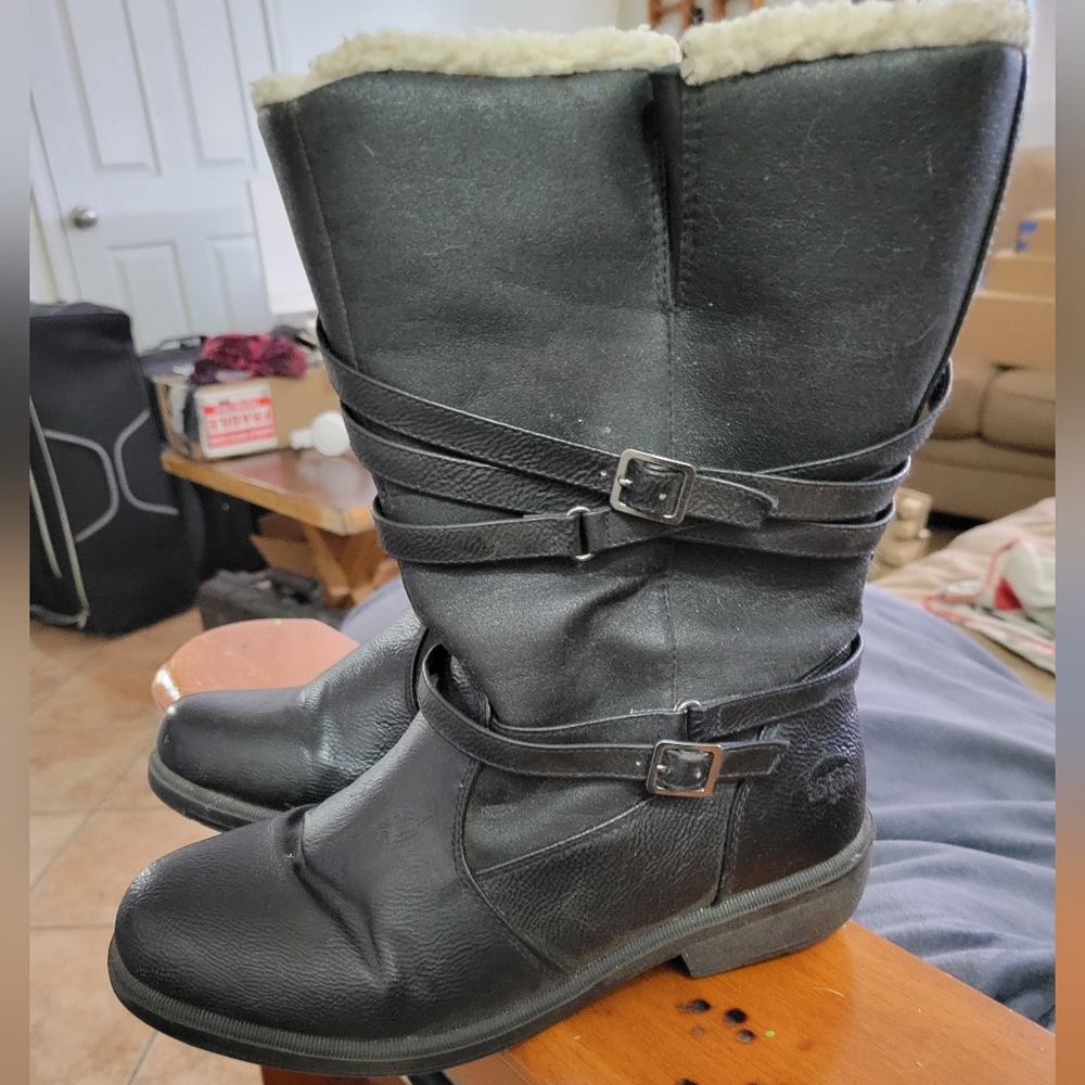 3/20$*Black Strappy Knee-High Boots - Picture 3 of 10